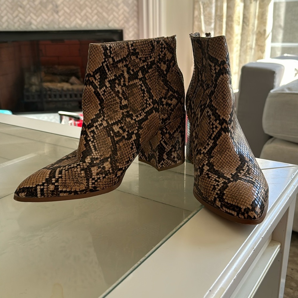 Steve Madden Block Heel Snakeskin Booties sz 10